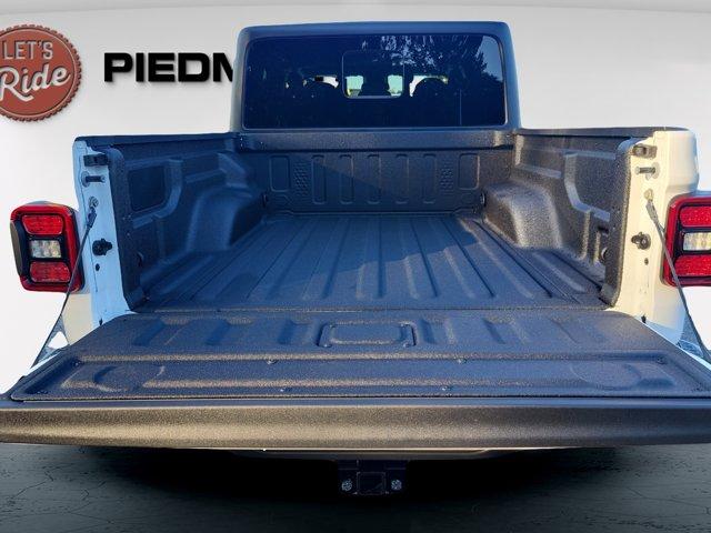 new 2025 Jeep Gladiator car