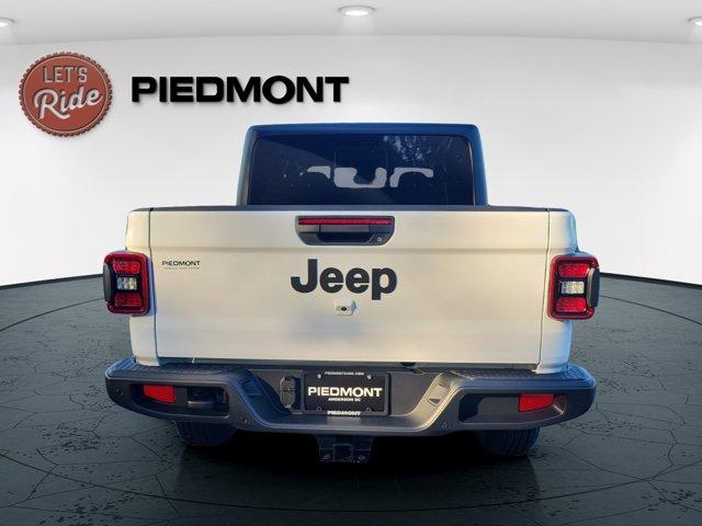 new 2025 Jeep Gladiator car