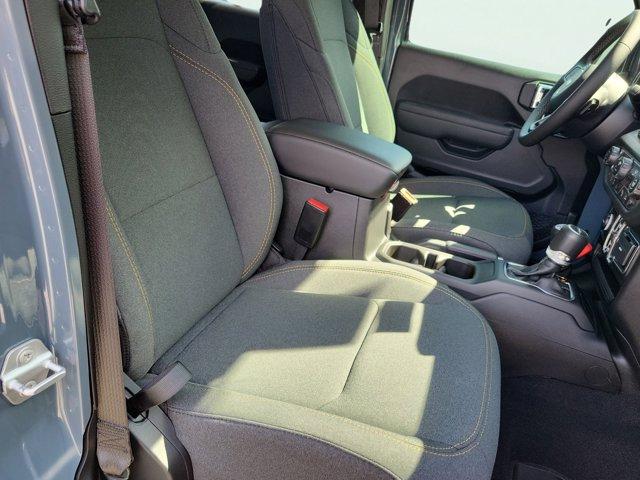 new 2025 Jeep Gladiator car