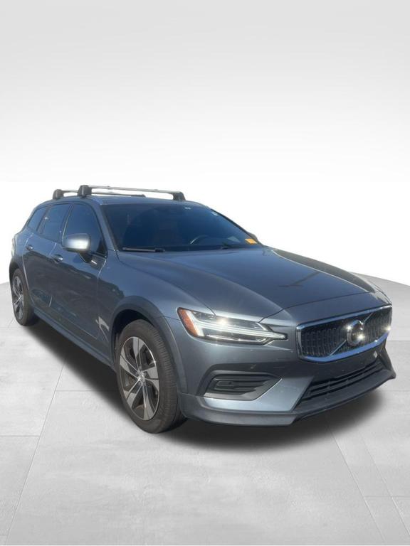 used 2020 Volvo V60 Cross Country car, priced at $25,363