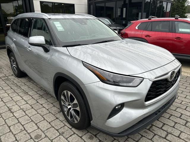 used 2022 Toyota Highlander car, priced at $30,786