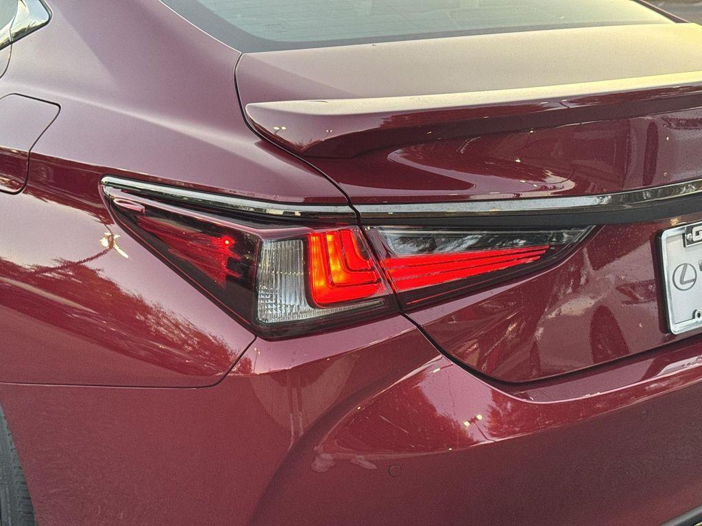 new 2025 Lexus ES 300h car, priced at $51,858