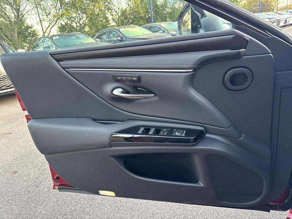 new 2025 Lexus ES 300h car, priced at $51,858