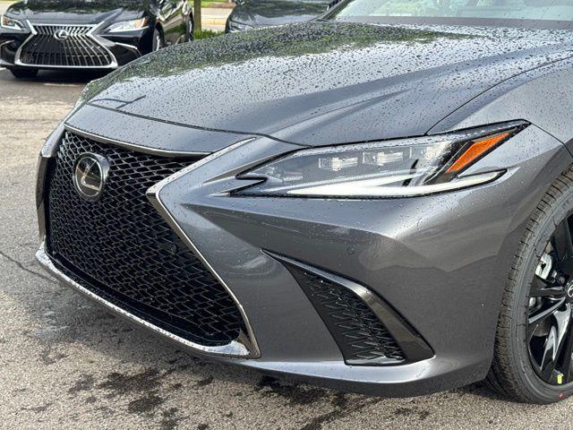 new 2025 Lexus ES 300h car, priced at $52,634