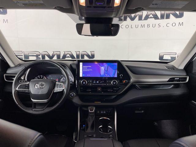 used 2023 Toyota Highlander car, priced at $40,661