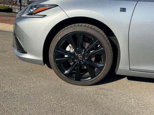 new 2025 Lexus ES 300h car, priced at $53,569