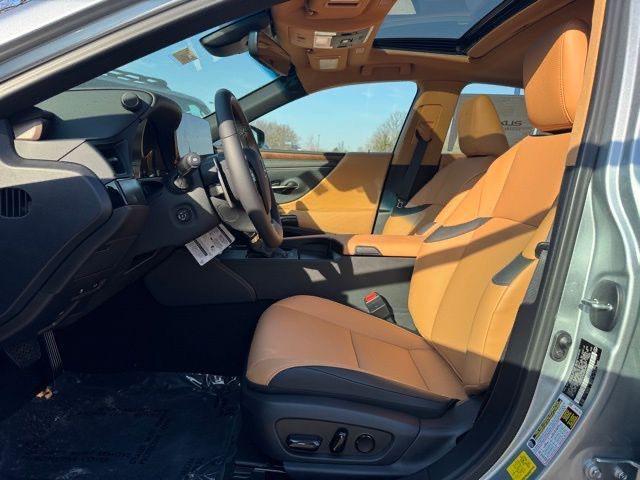 new 2025 Lexus ES 300h car, priced at $53,569