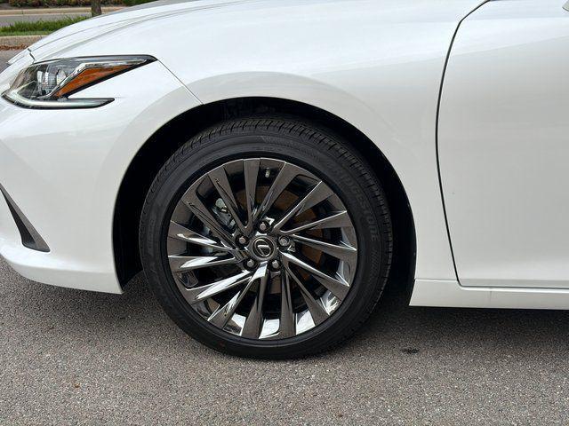 new 2025 Lexus ES 300h car, priced at $54,015