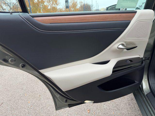 new 2025 Lexus ES 350 car, priced at $47,830