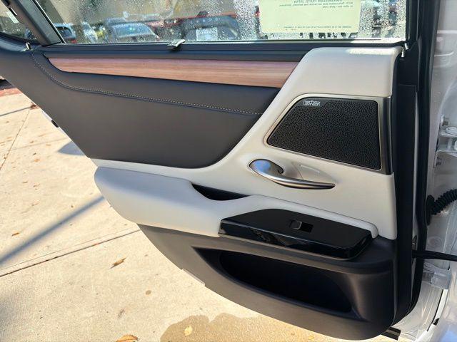 new 2025 Lexus ES 350 car, priced at $54,167