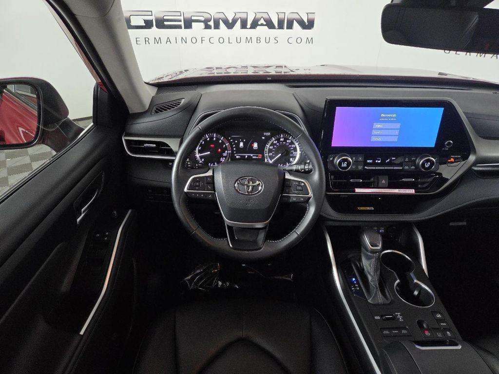 used 2024 Toyota Highlander car, priced at $42,987