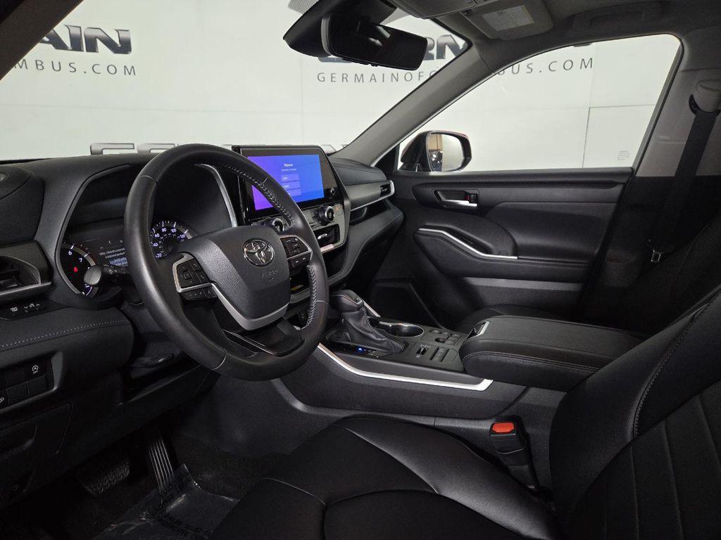 used 2024 Toyota Highlander car, priced at $42,987