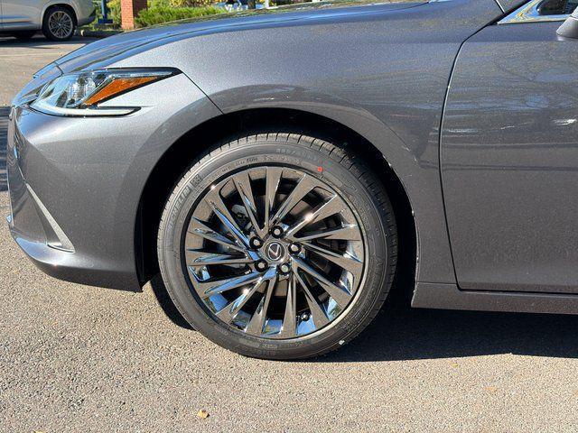 new 2025 Lexus ES 300h car, priced at $54,267