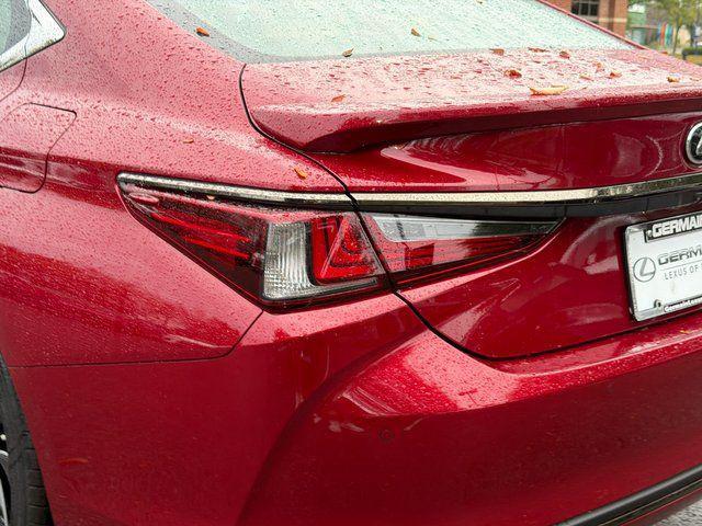new 2025 Lexus ES 300h car, priced at $50,643