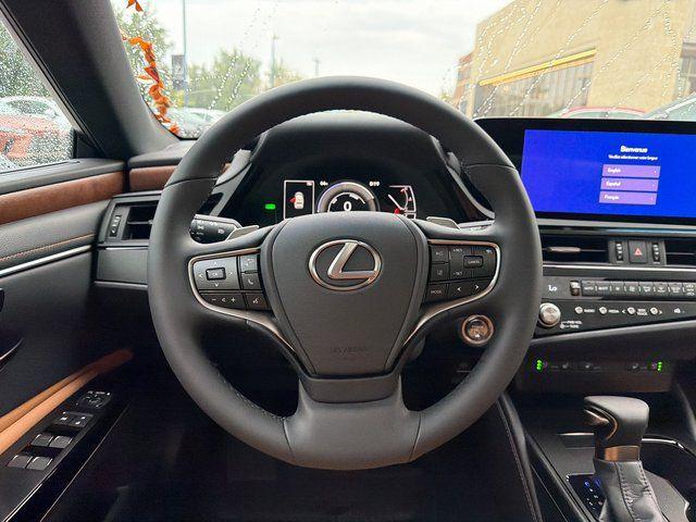 new 2025 Lexus ES 300h car, priced at $50,643