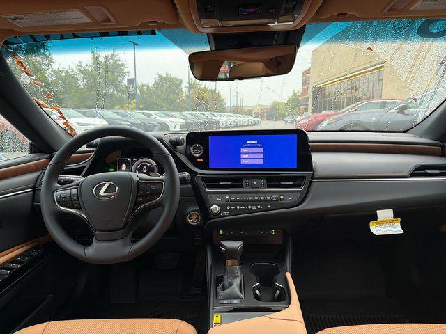 new 2025 Lexus ES 300h car, priced at $50,643