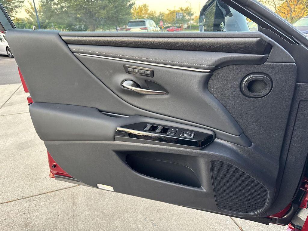 new 2025 Lexus ES 300h car, priced at $49,142