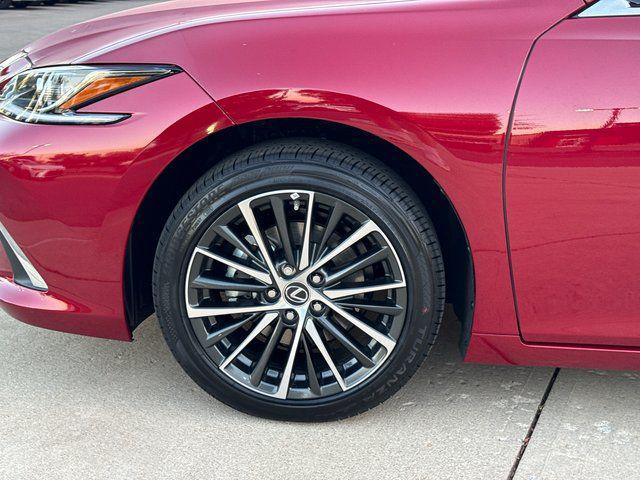 new 2025 Lexus ES 300h car, priced at $49,142