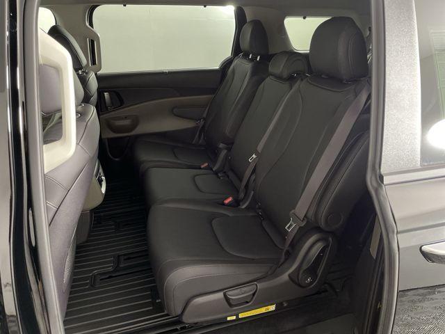 new 2025 Kia Carnival Hybrid car, priced at $42,320