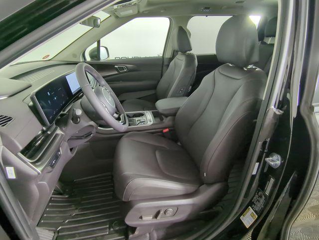 new 2025 Kia Carnival car, priced at $45,669
