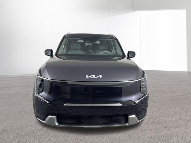 new 2025 Kia EV9 car, priced at $57,779