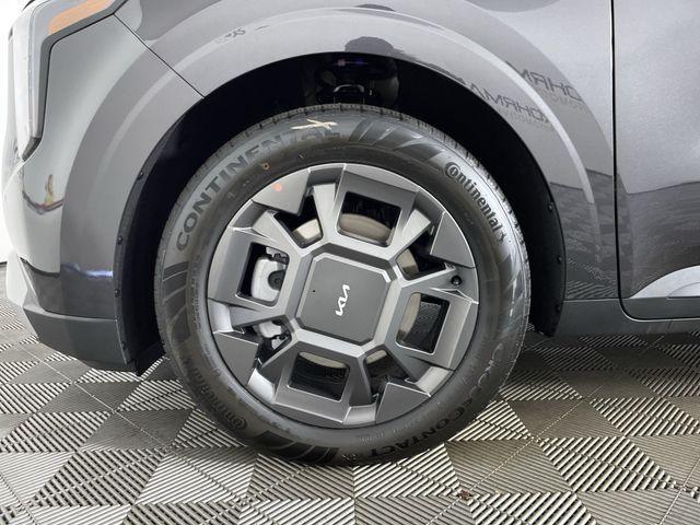 new 2026 Kia Carnival Hybrid car, priced at $43,076