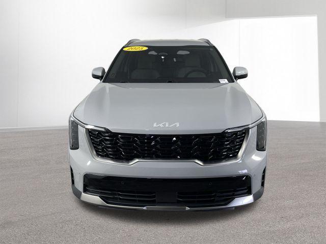 used 2025 Kia Sorento car, priced at $33,100