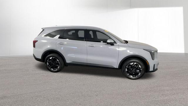 used 2025 Kia Sorento car, priced at $33,100