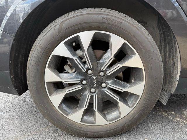 used 2024 Kia Carnival car, priced at $35,400