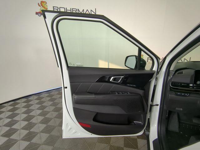 new 2026 Kia Carnival Hybrid car, priced at $51,890