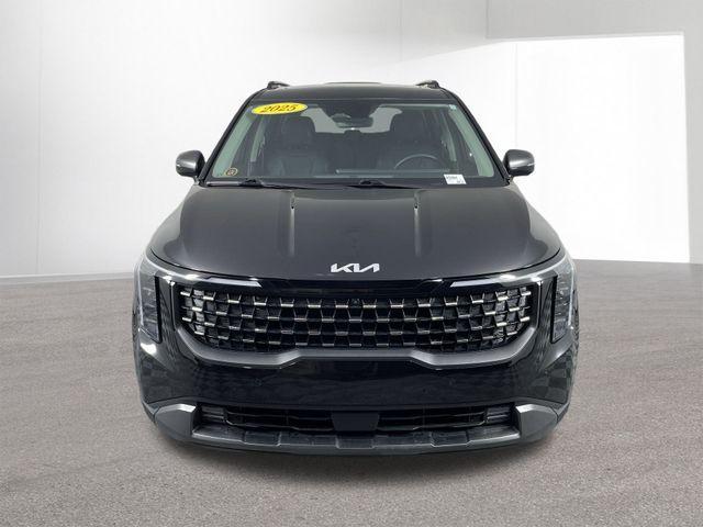 used 2025 Kia Carnival car, priced at $42,987