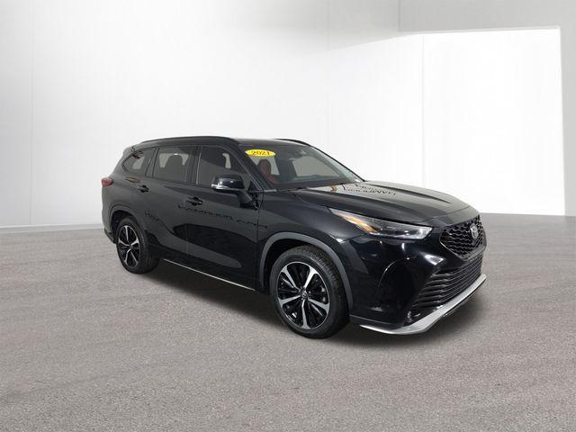 used 2021 Toyota Highlander car, priced at $28,164