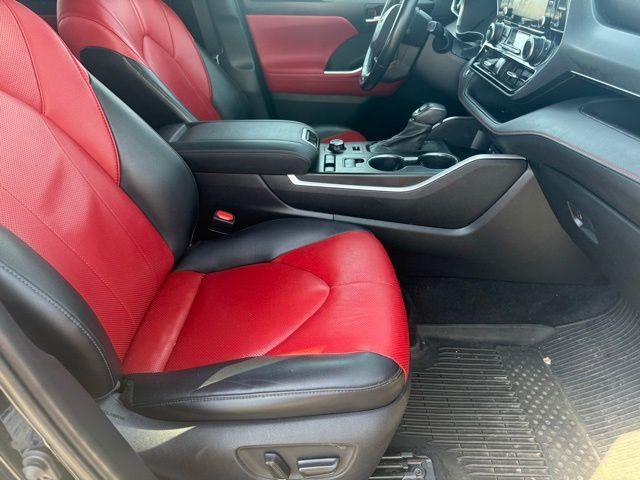 used 2021 Toyota Highlander car, priced at $28,916