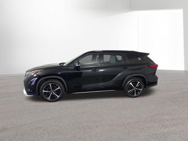 used 2021 Toyota Highlander car, priced at $28,164
