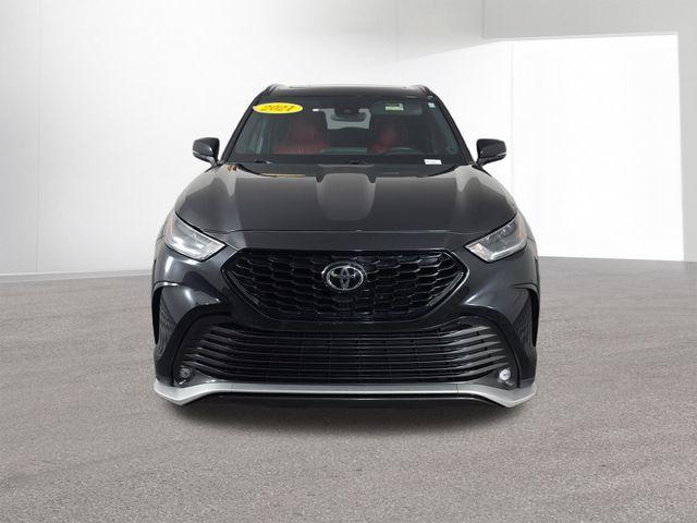 used 2021 Toyota Highlander car, priced at $28,164