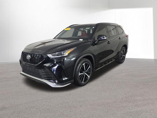 used 2021 Toyota Highlander car, priced at $28,164