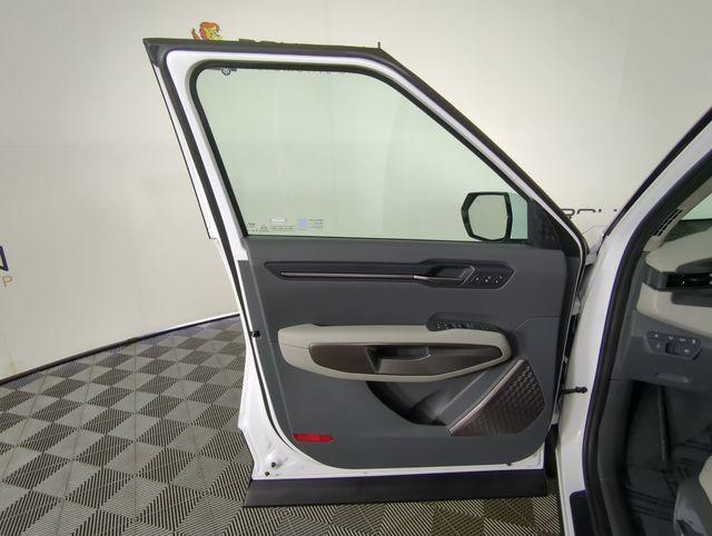 new 2026 Kia EV9 car, priced at $62,315
