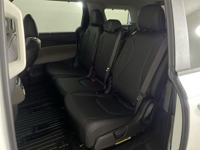 new 2025 Kia Carnival car, priced at $40,920