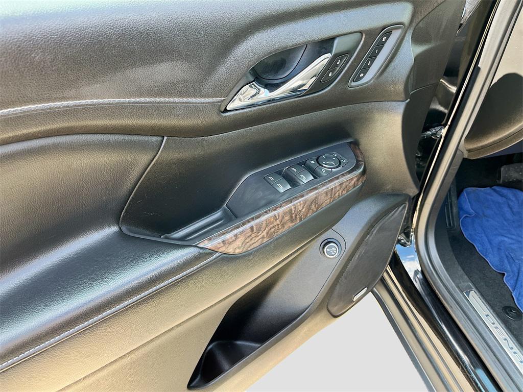 used 2022 GMC Acadia car, priced at $28,000