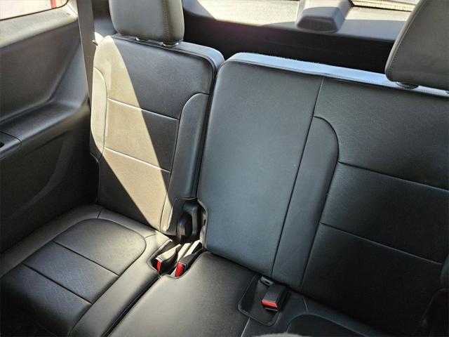 used 2023 Chevrolet Traverse car, priced at $33,800