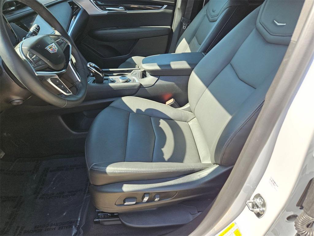 used 2025 Cadillac XT5 car, priced at $42,000
