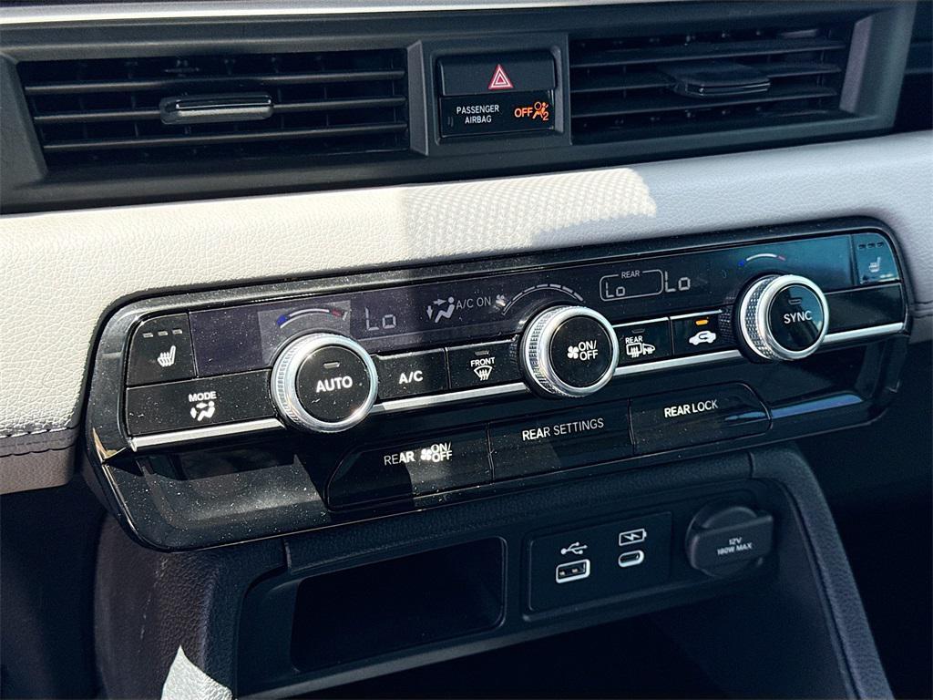 used 2023 Honda Pilot car, priced at $33,100