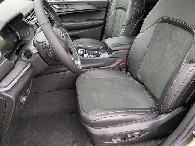 new 2025 Jeep Grand Cherokee car, priced at $42,910