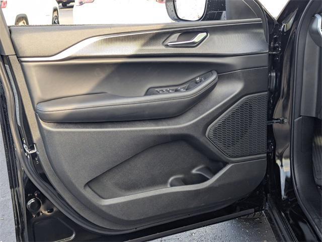 new 2025 Jeep Grand Cherokee car, priced at $38,675