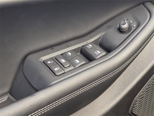 new 2025 Jeep Grand Cherokee car, priced at $38,675