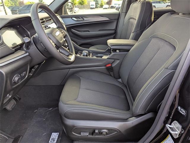new 2025 Jeep Grand Cherokee car, priced at $38,675
