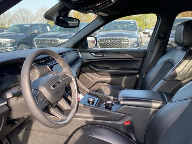 used 2024 Jeep Grand Cherokee car, priced at $37,117