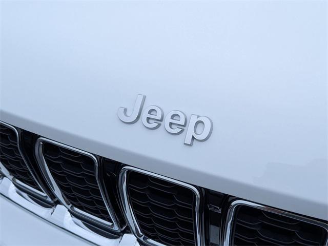 new 2025 Jeep Grand Cherokee car, priced at $43,996