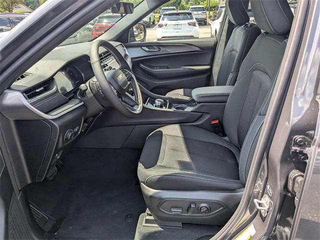 new 2025 Jeep Grand Cherokee car, priced at $38,675