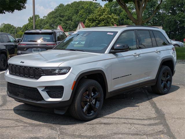 new 2025 Jeep Grand Cherokee car, priced at $42,720